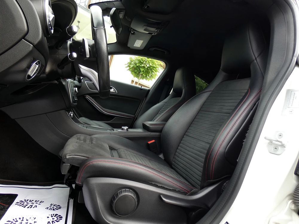 Mercedes-Benz CLA 200 7G-DCT AMG Line - 23