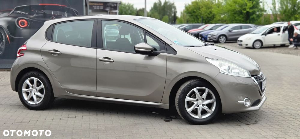 Peugeot 208 - 18