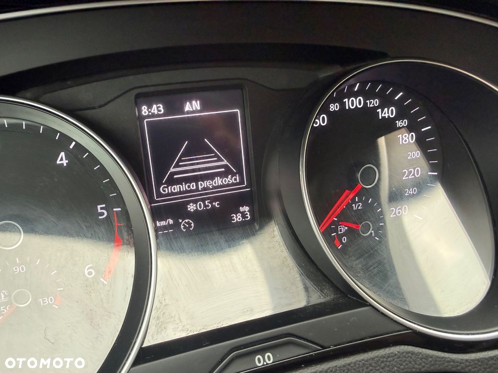 Volkswagen Passat 2.0 TDI SCR Business - 25