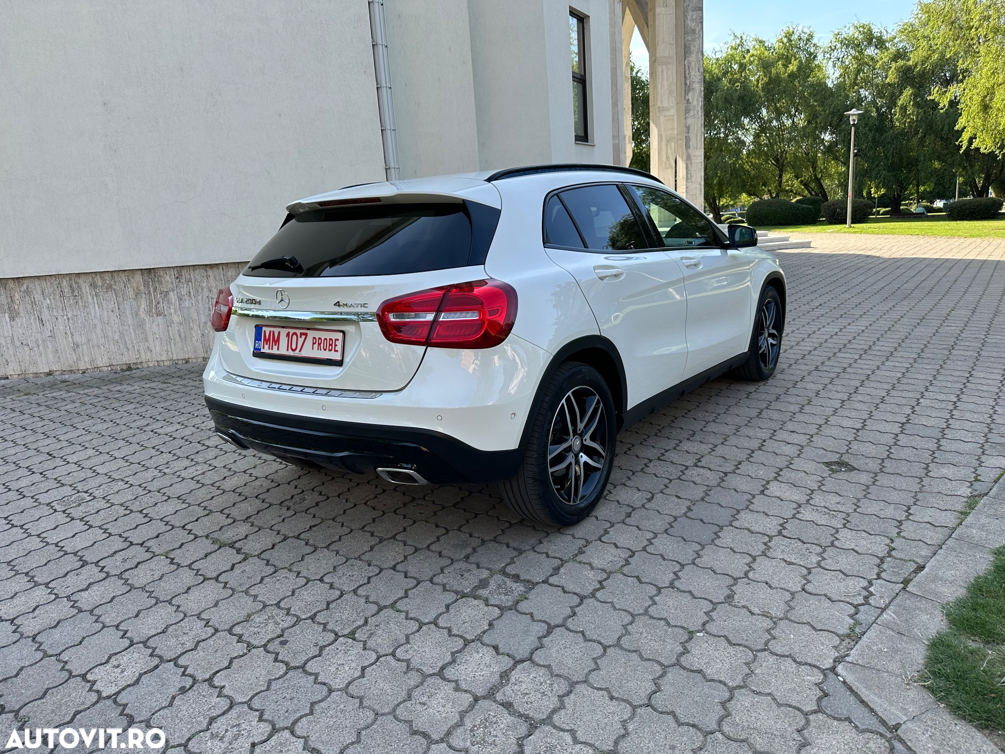 Mercedes-Benz GLA - 4