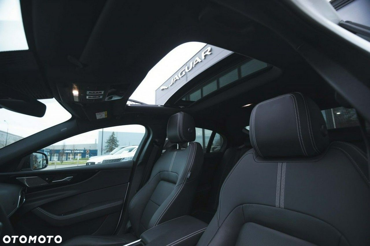 Jaguar XE - 17