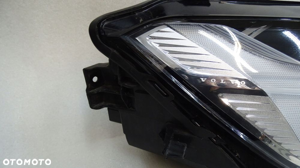 volvo xc60 ii 21/25r lift - lampa przednia prawa full led - 4