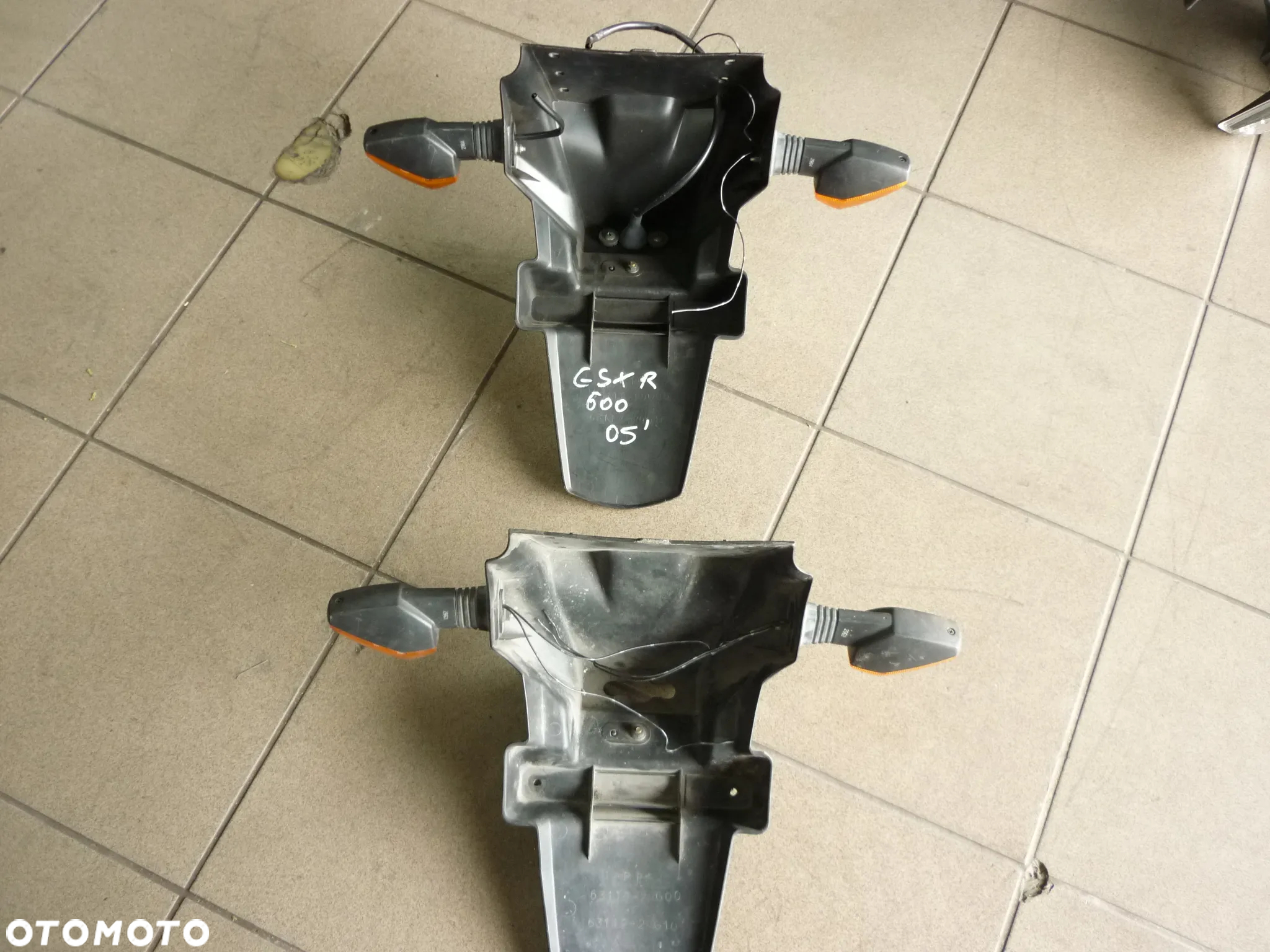 Błotnik tył kierunkowskazy mocowanie tablicy rejestracyjnej Suzuki GSX R 600 rok 2004-05 - 7