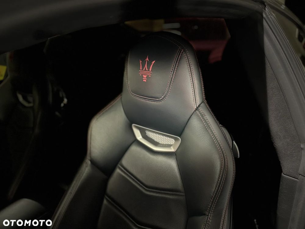 Maserati GranTurismo S Automat - 34