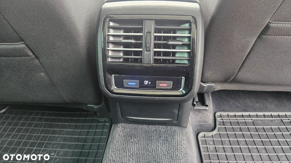 Volkswagen Passat - 29