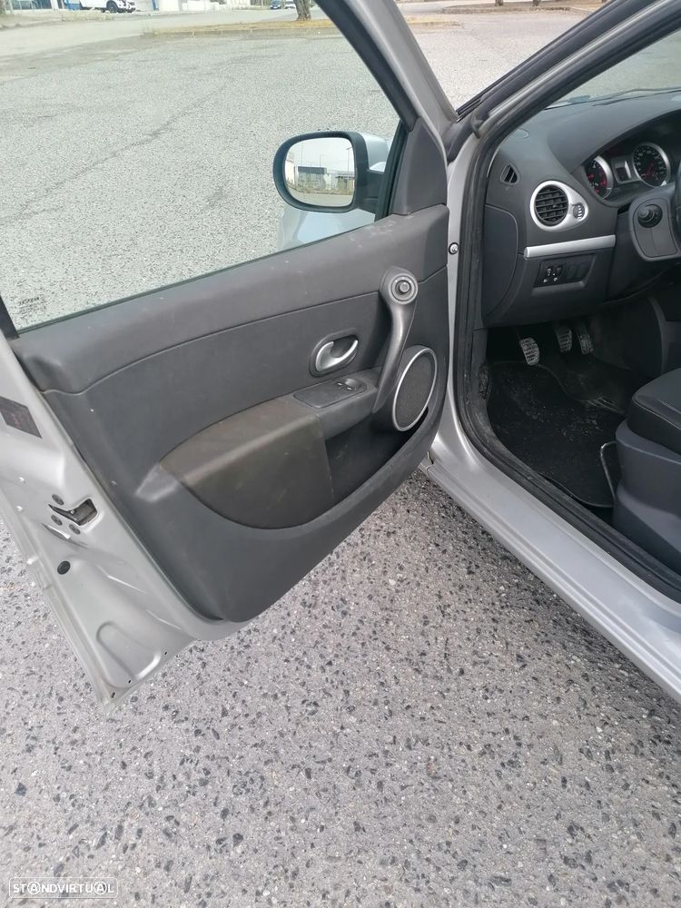 Renault Clio - 17