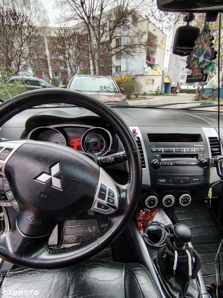 Mitsubishi Outlander 2.0 DI-D 4WD Instyle - 3