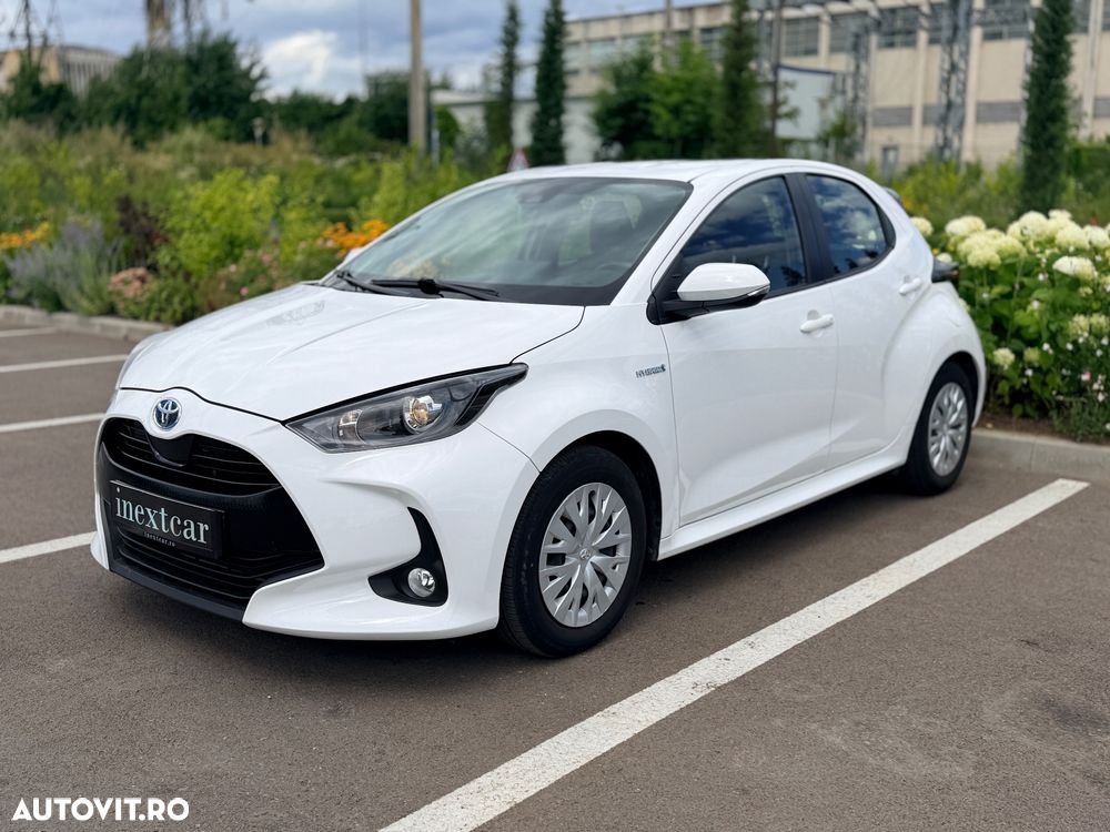 Toyota Yaris 1.5 VVT-i HSD Active - 1