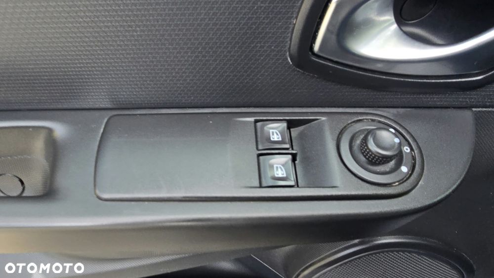 Renault Clio - 19