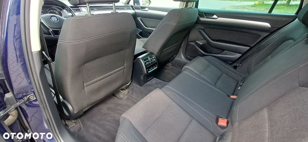 Volkswagen Passat 2.0 TDI SCR Comfortline - 25