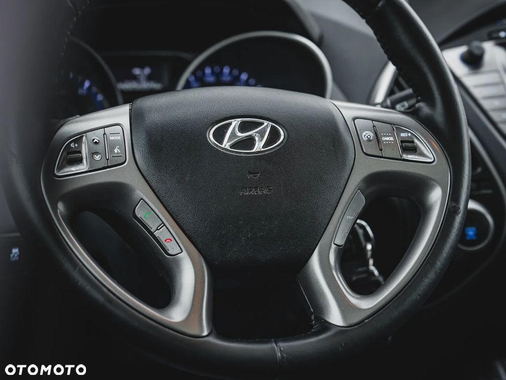 Hyundai ix35 1.7 CRDi 2WD blue Finale Gold - 23