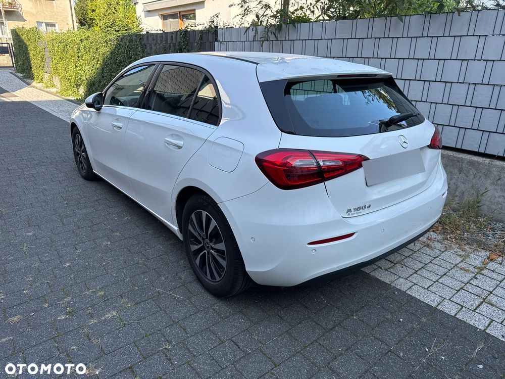 Mercedes-Benz Klasa A 180 d Style 8G-DCT - 3