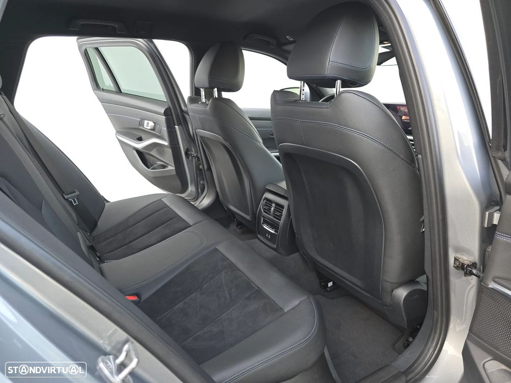 BMW 320 d Pack Desportivo M Auto - 35