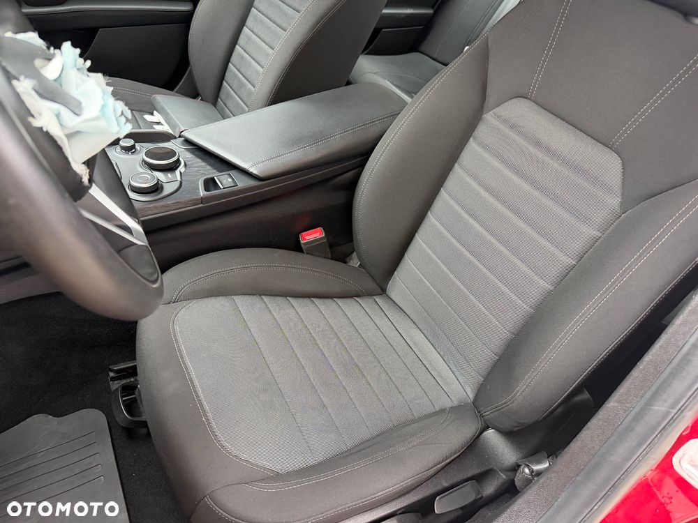 Alfa Romeo Giulia 2.2 - 34