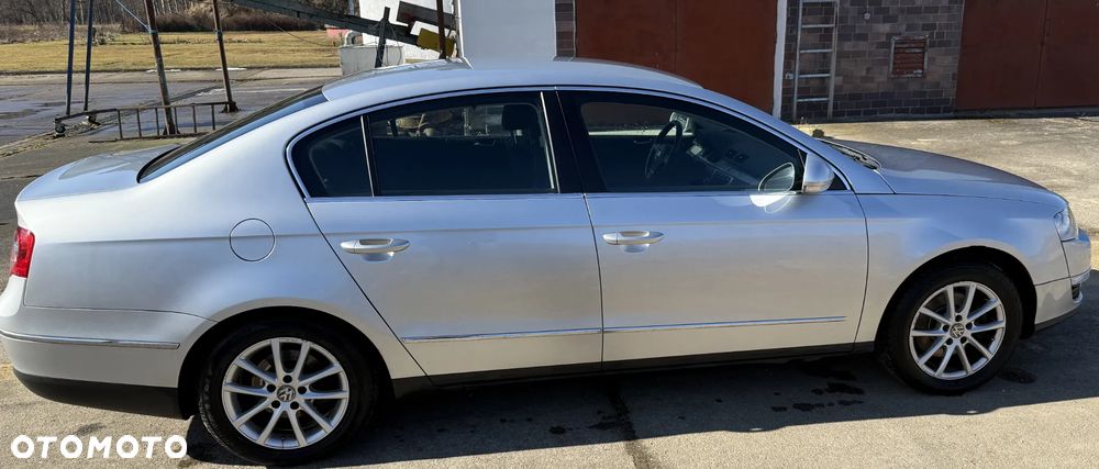 Volkswagen Passat - 16