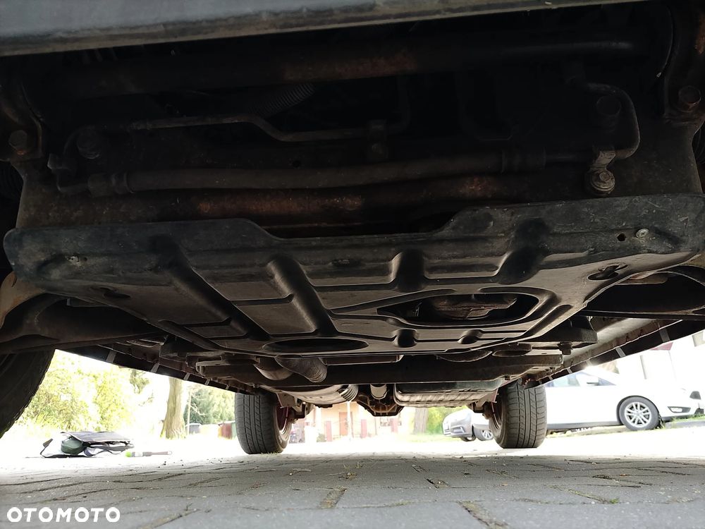 Jeep Commander 3.7 V6 - 24