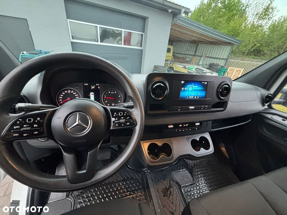 Mercedes-Benz Sprinter - 21