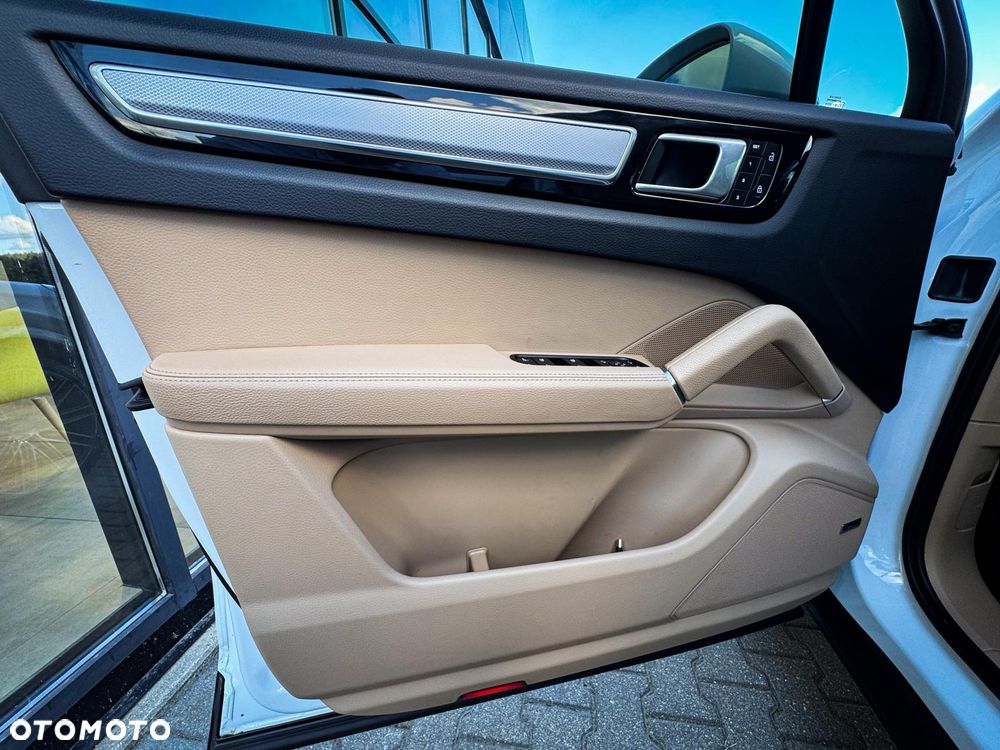 Porsche Cayenne Platinum Edition - 20