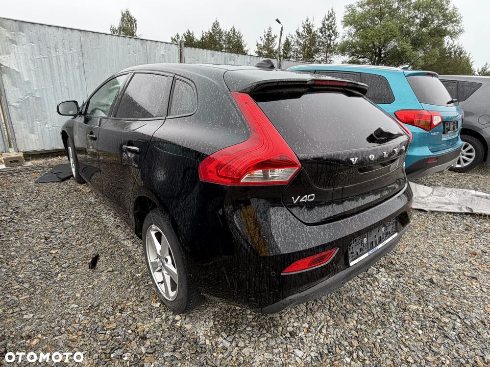 Volvo V40 T2 Momentum - 17
