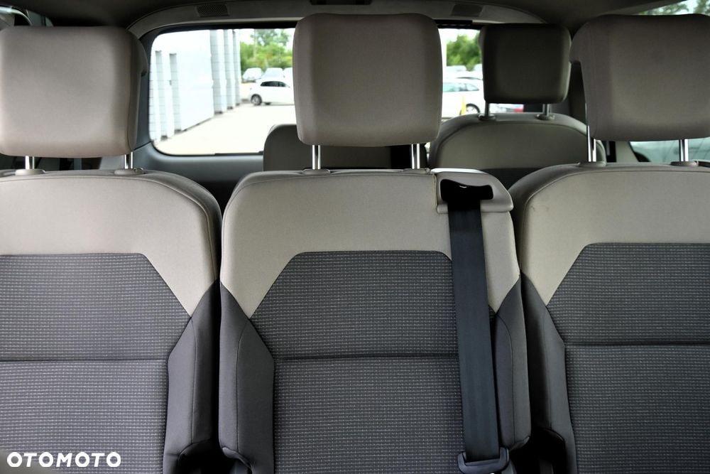 Volkswagen Multivan - 12