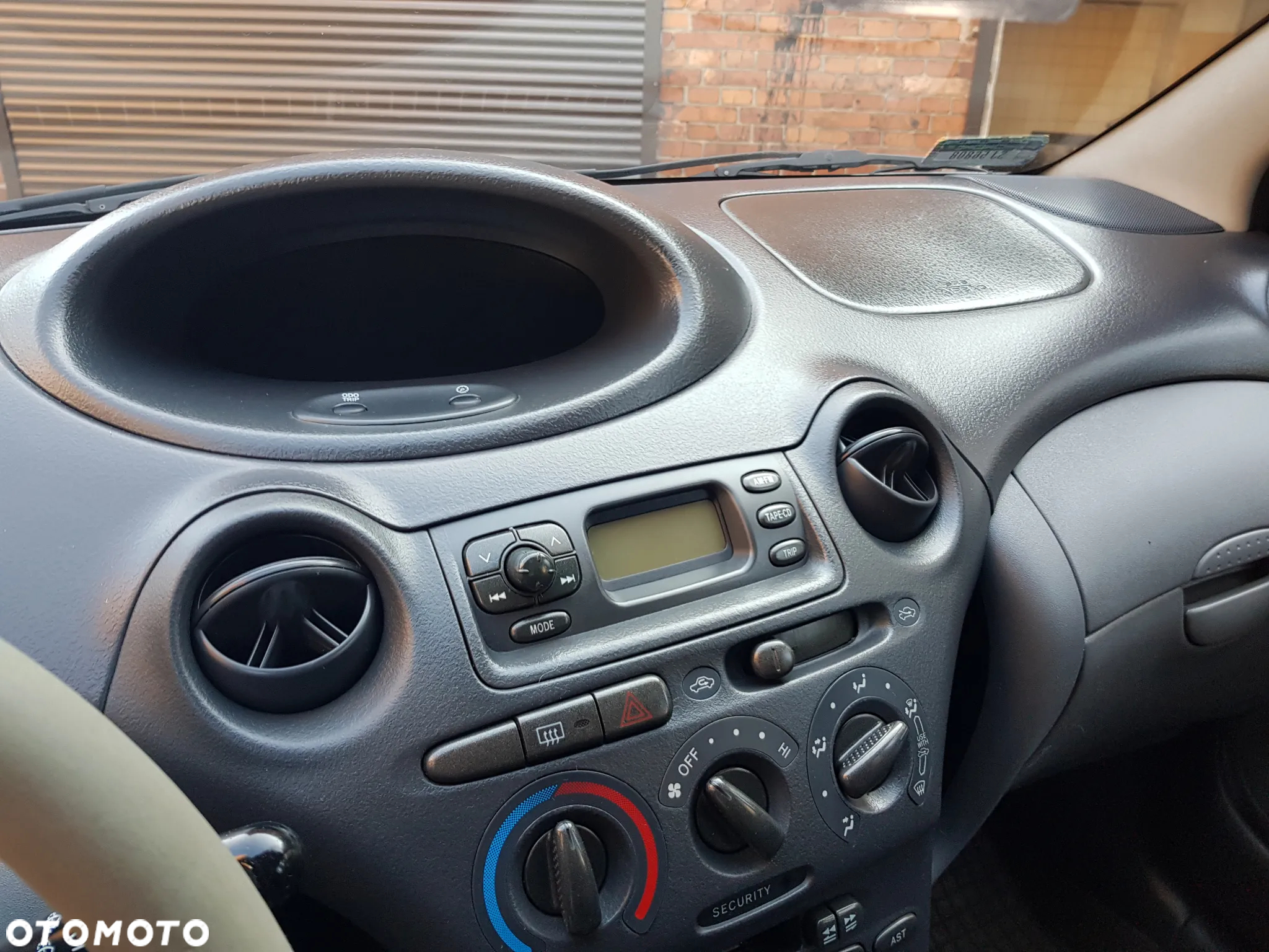 Toyota Yaris 1.0 Base - 8