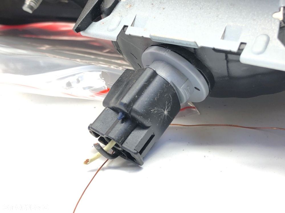 LAMPA TYŁ LEWA WEWNĘTRZNA  MITSUBISHI ASX (GA_W_) 2009 - 2022 1.6 MIVEC 86 kW [117 KM] benzyna - 3