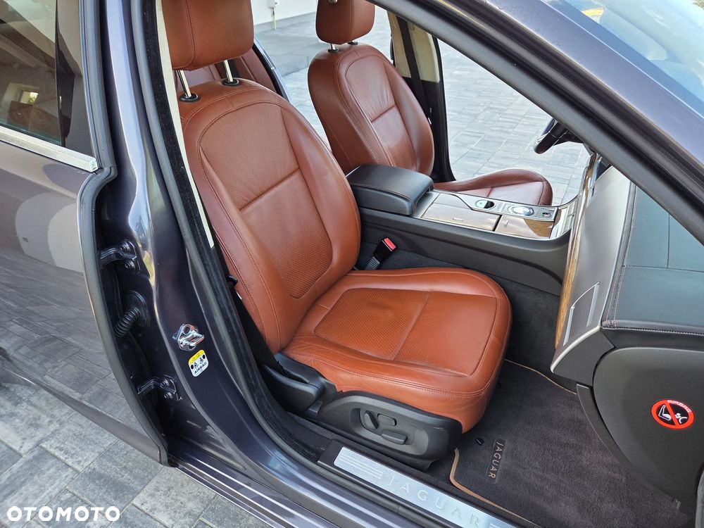 Jaguar XF 3.0 V6 S - 23