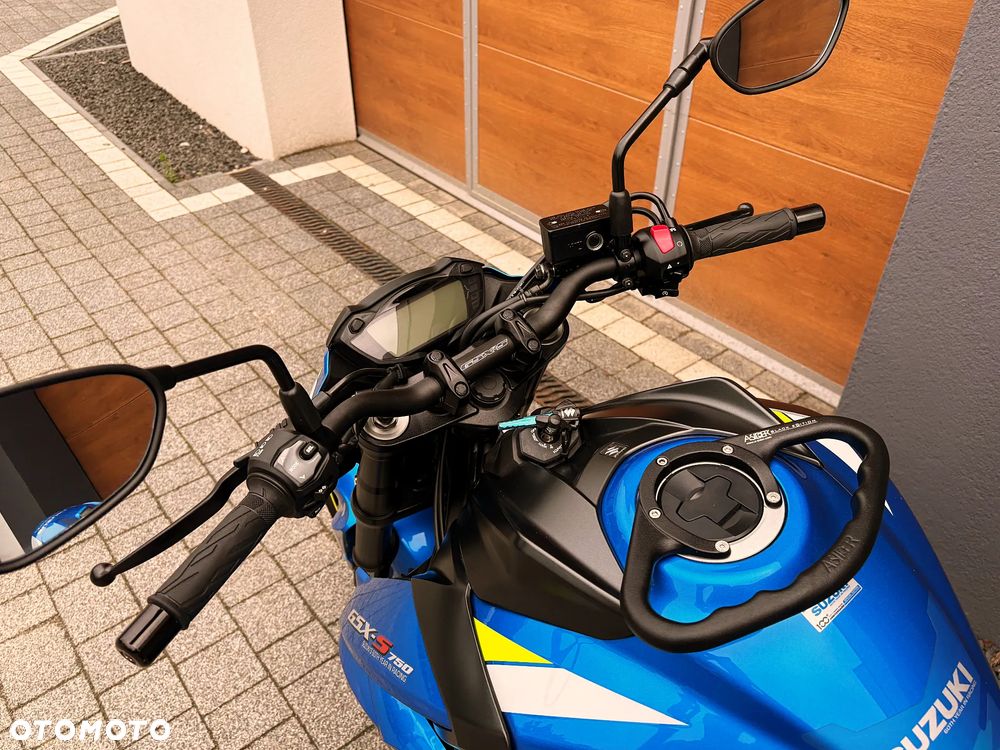 Suzuki GSX - 7