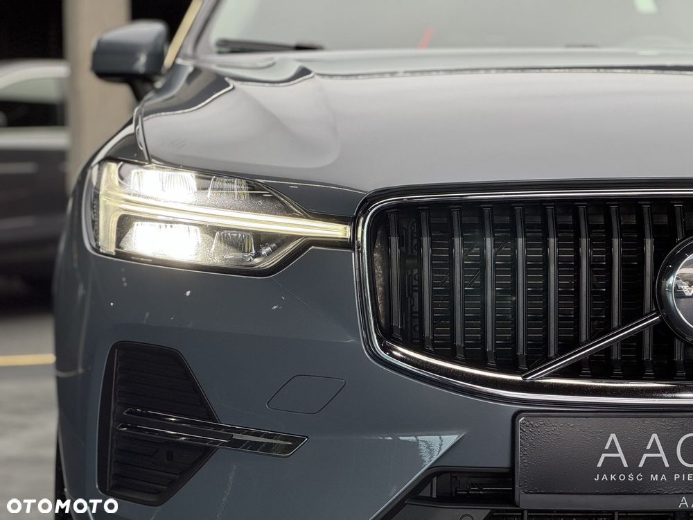 Volvo XC 60 B4 D AWD Momentum Pro - 40