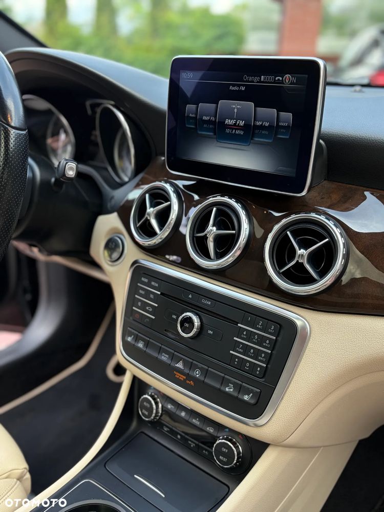Mercedes-Benz GLA 250 4Matic 7G-DCT Urban - 21