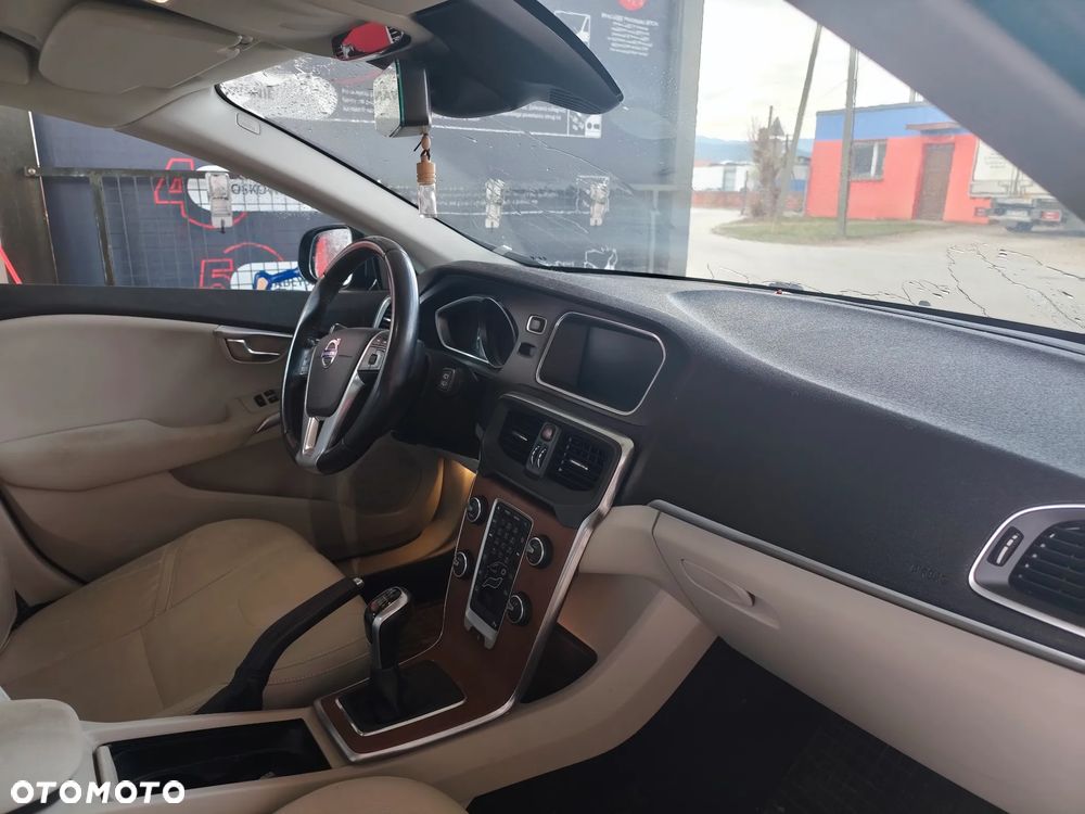 Volvo V40 D4 Momentum - 4