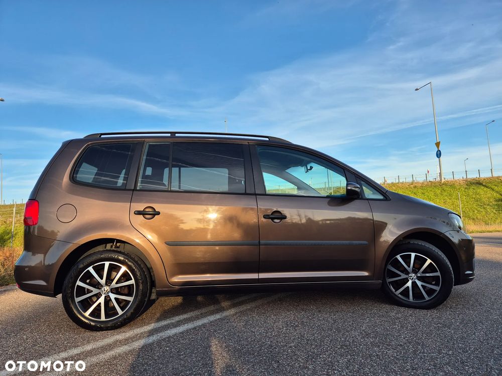 Volkswagen Touran - 16
