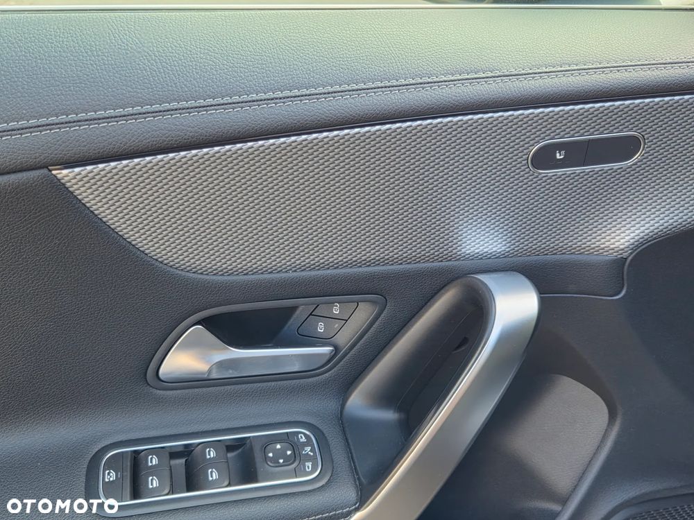 Mercedes-Benz CLA 180 Progressive 7G-DCT - 14