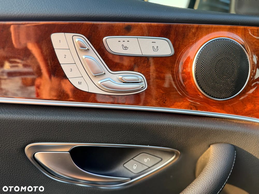 Mercedes-Benz Klasa E 220 d 4-Matic 9G-TRONIC - 12