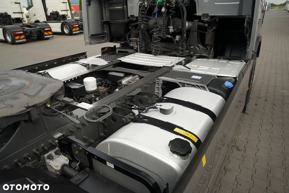 Volvo FH 500 / KLIMA POSTOJOWA / I-SAVE / I-SHIFT / PRZÓD NA PODUSZKACH  / OPONY 100% / - 17
