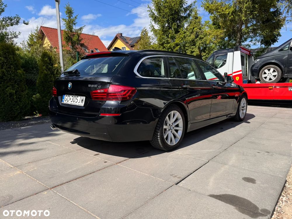 BMW Seria 5 525d xDrive Luxury Line - 7
