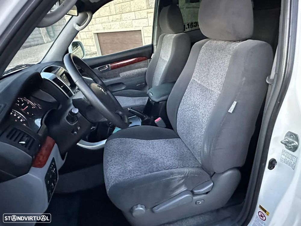 Toyota Land Cruiser Prado - 21