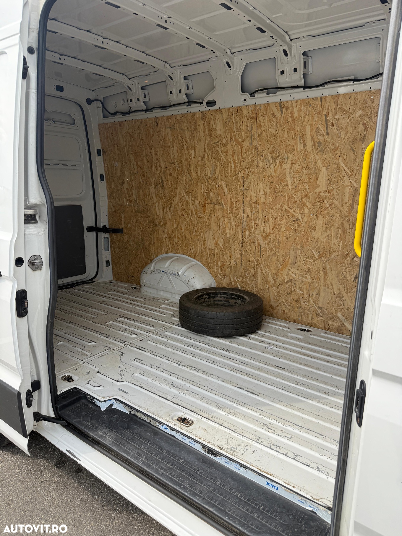 Volkswagen CRAFTER 35 Furgon  L3H3 - 12