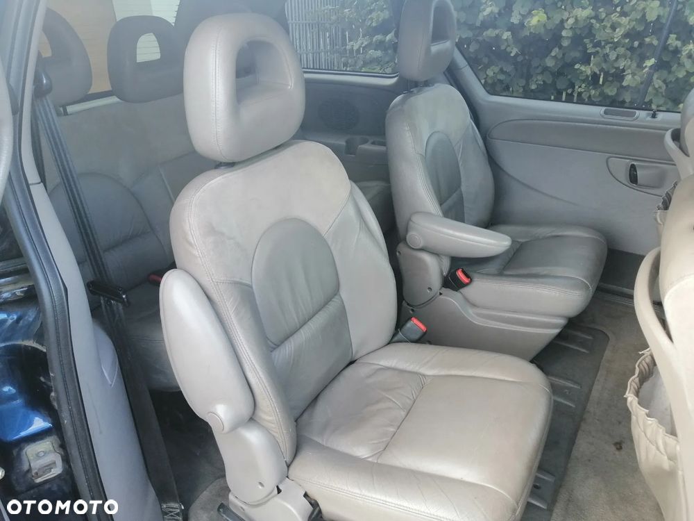 Chrysler Voyager 3.3 LX - 8