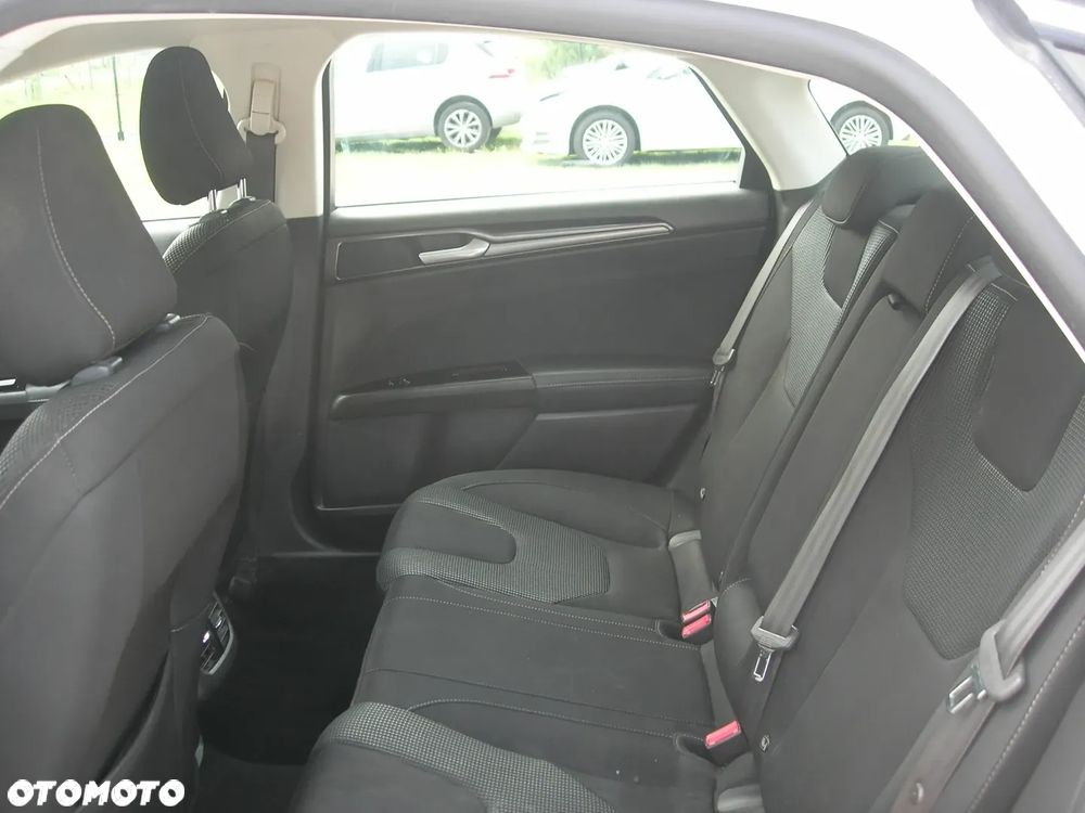 Ford Mondeo 2.0 Hybrid Trend - 17