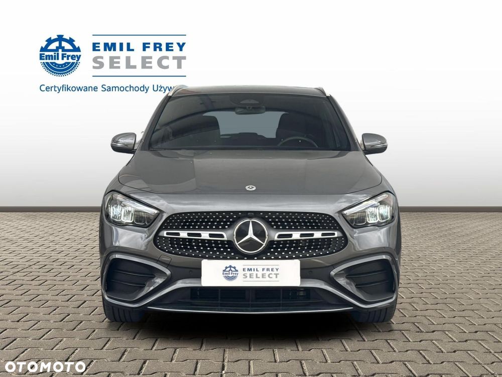 Mercedes-Benz GLA - 8