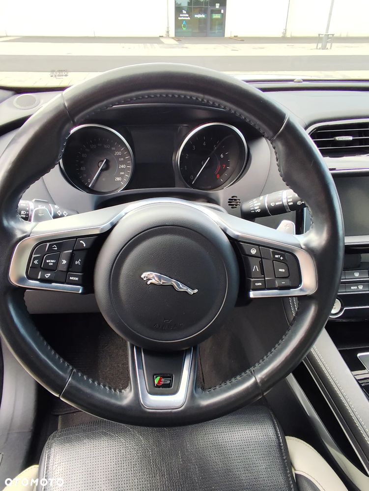Jaguar F-Pace - 14