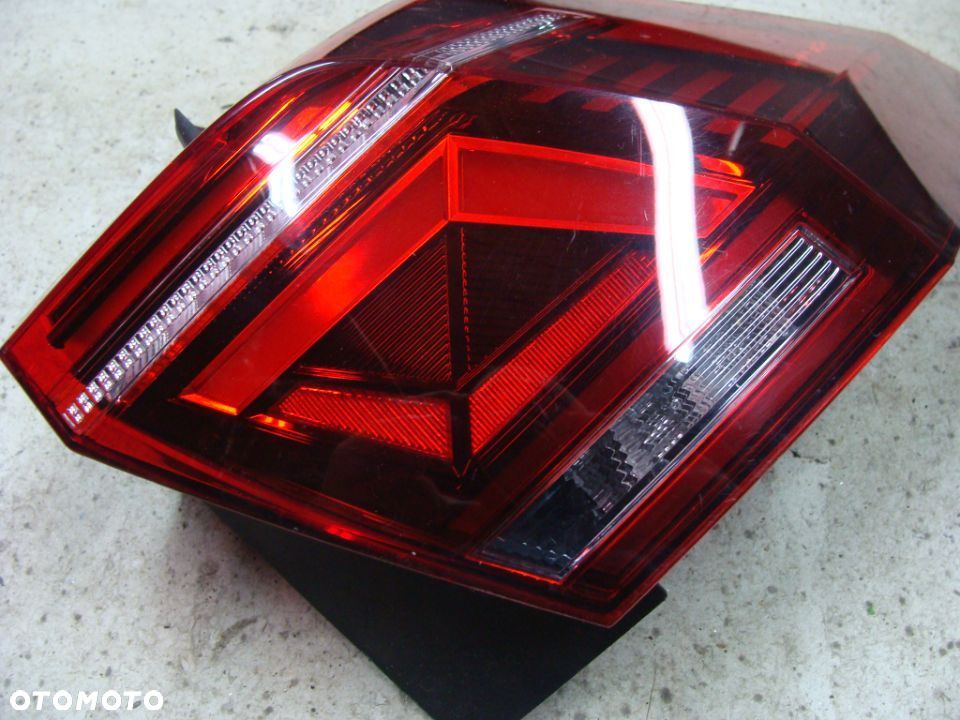 VW TIGUAN 2 II LAMPA PRAWA TYŁ LED 5NA945208G - 2