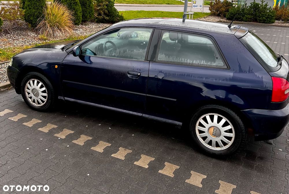 Audi A3 1.6 Ambiente - 2