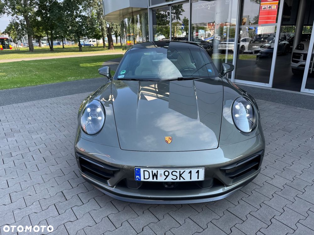 Porsche 911 Carrera 4 GTS - 13