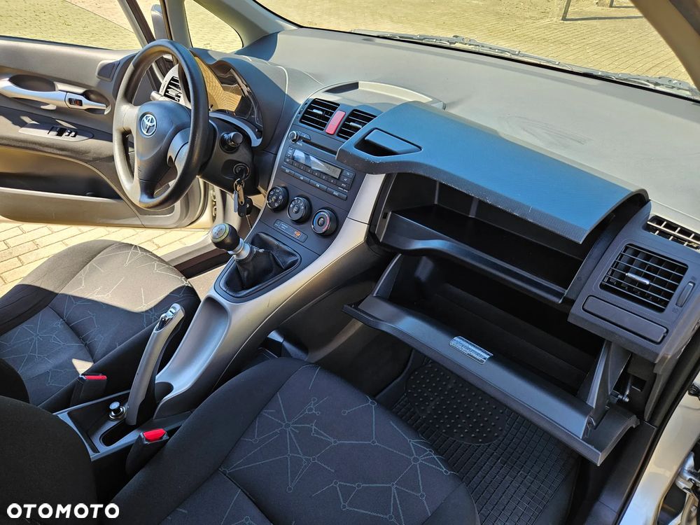Toyota Auris 1.33 VVT-i Luna - 29