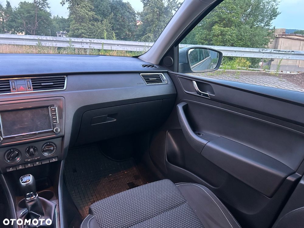 Skoda RAPID 1.2 TSI Ambition - 10