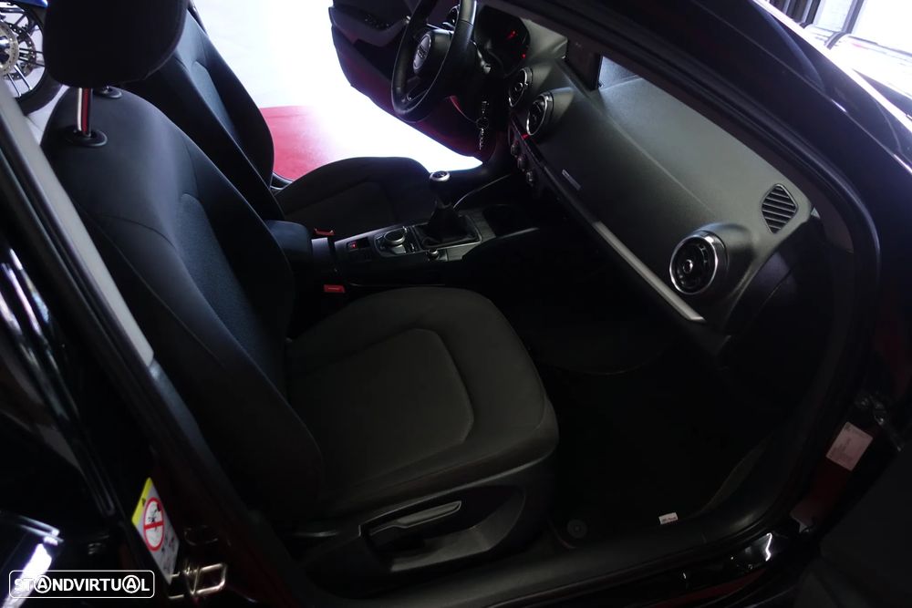 Audi A3 Limousine 30 TDI S-line - 36