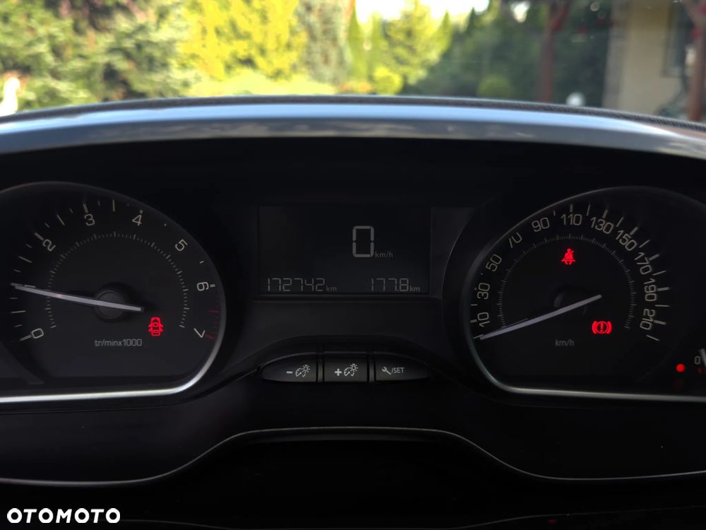 Peugeot 2008 1.2 Pure Tech Style - 16