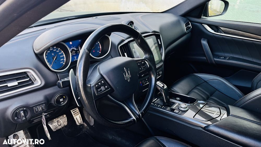 Maserati Ghibli GranSport - 18